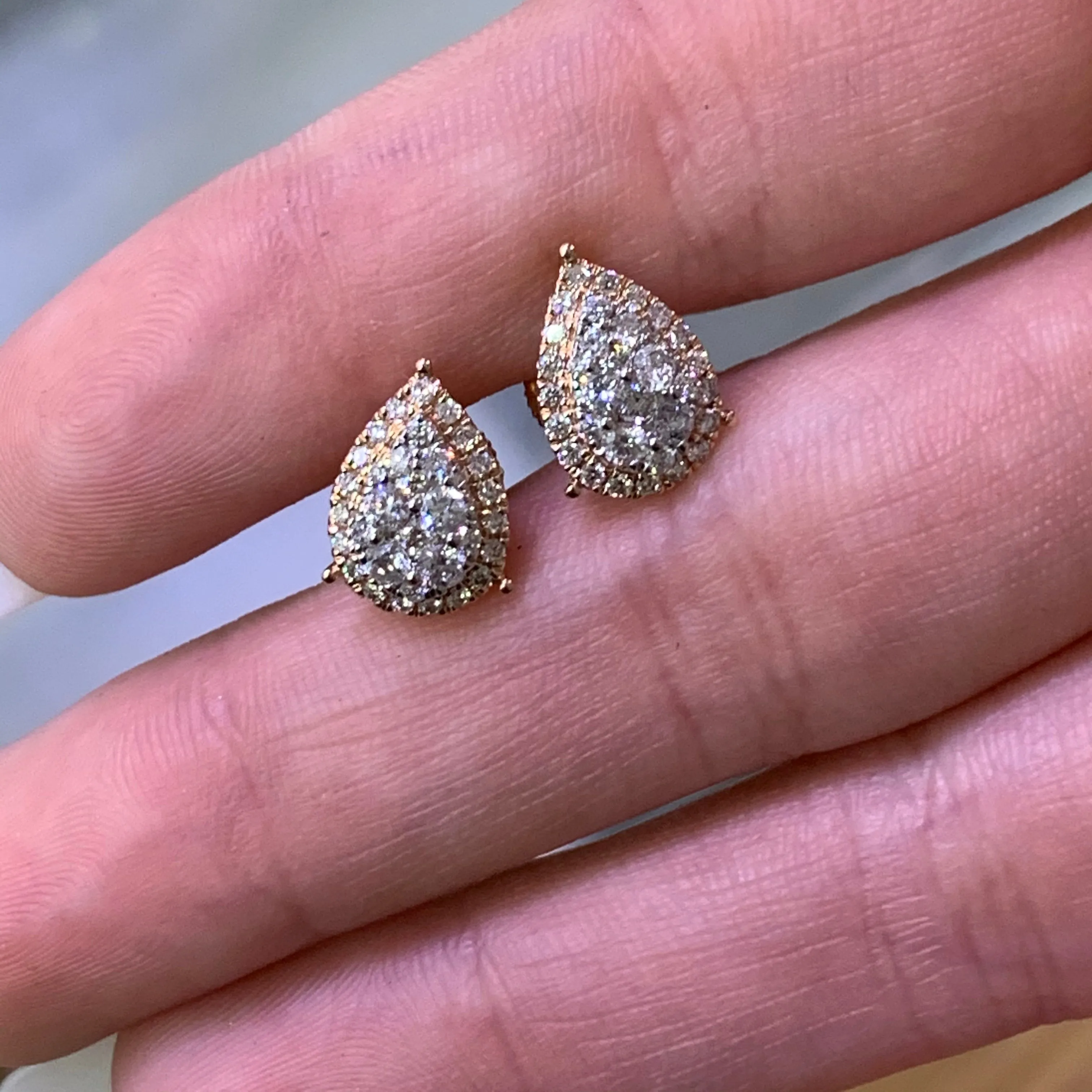 14k Gold Pear-shaped Round Diamond  Earrings