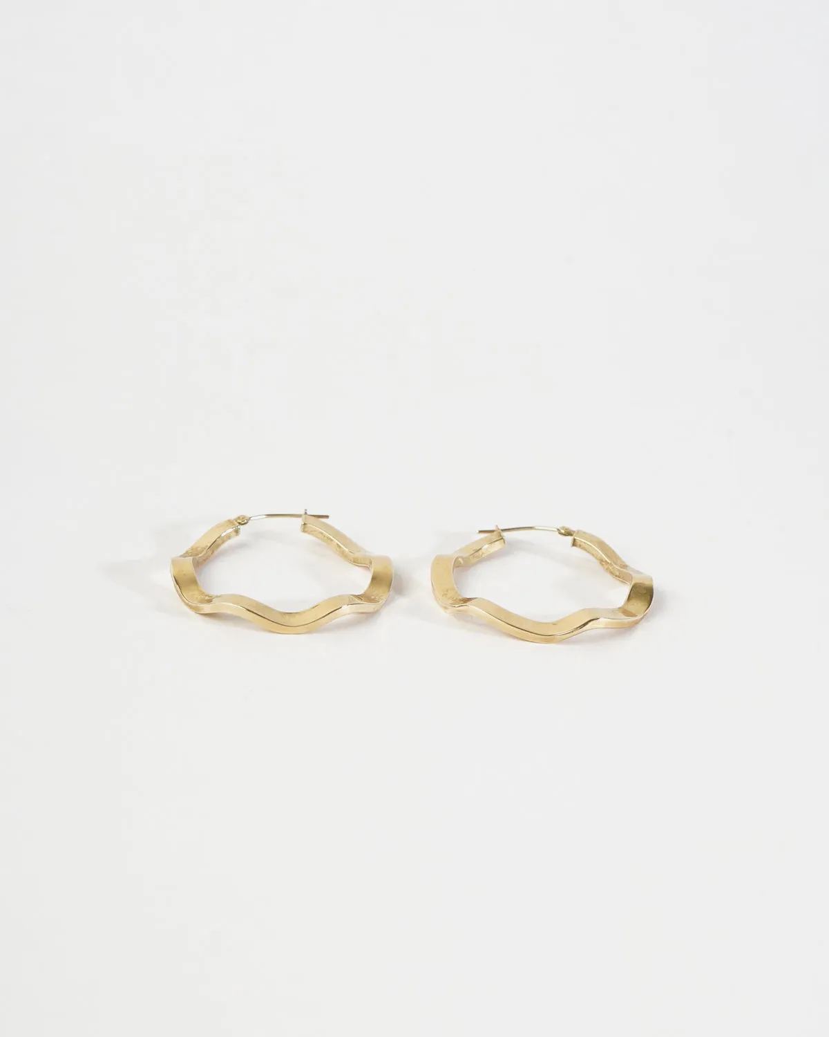 14k Gold Wavy Hoop Earrings