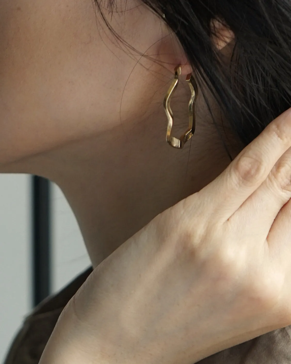 14k Gold Wavy Hoop Earrings