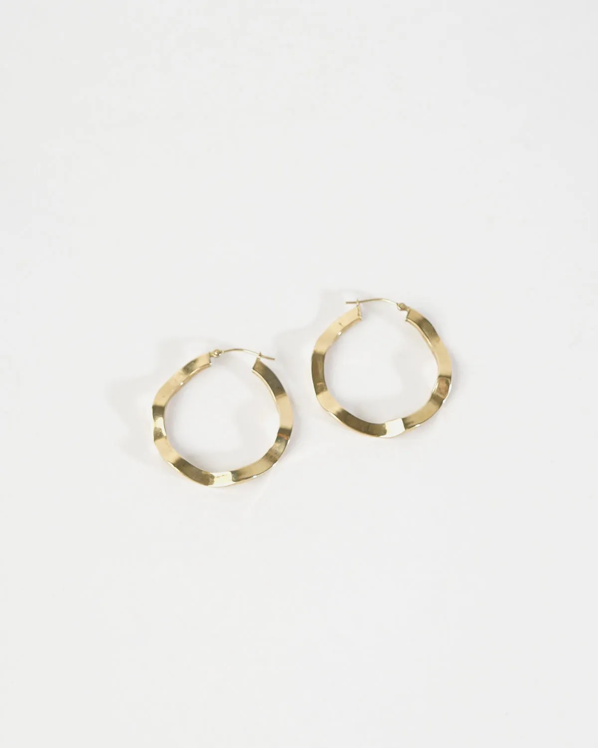 14k Gold Wavy Hoop Earrings
