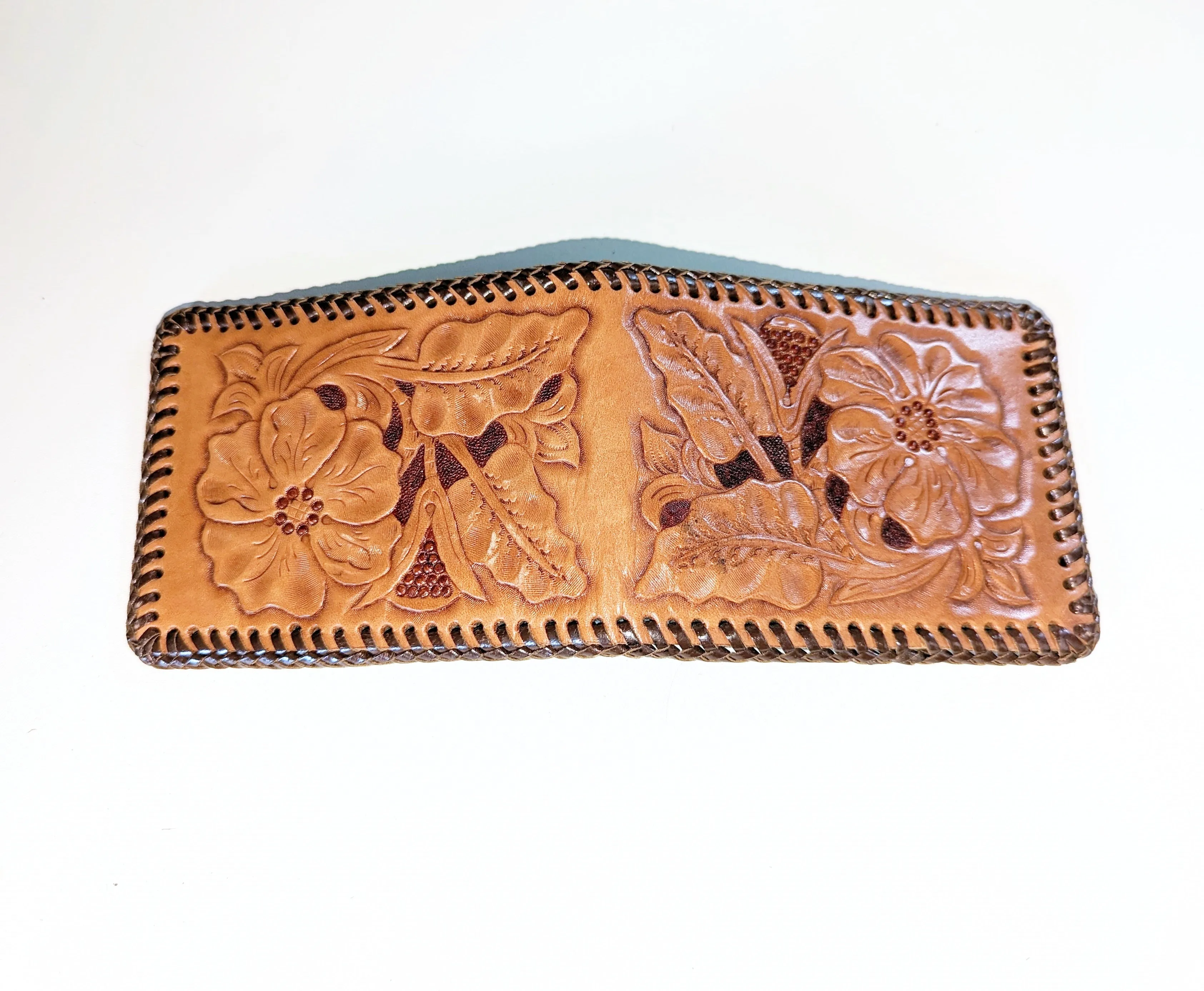 1970s-80s Men's Wallet Vintage Tooled Leather Wallet Hand Tooled Western Cowboy Style Wallet / Billfold with floral design