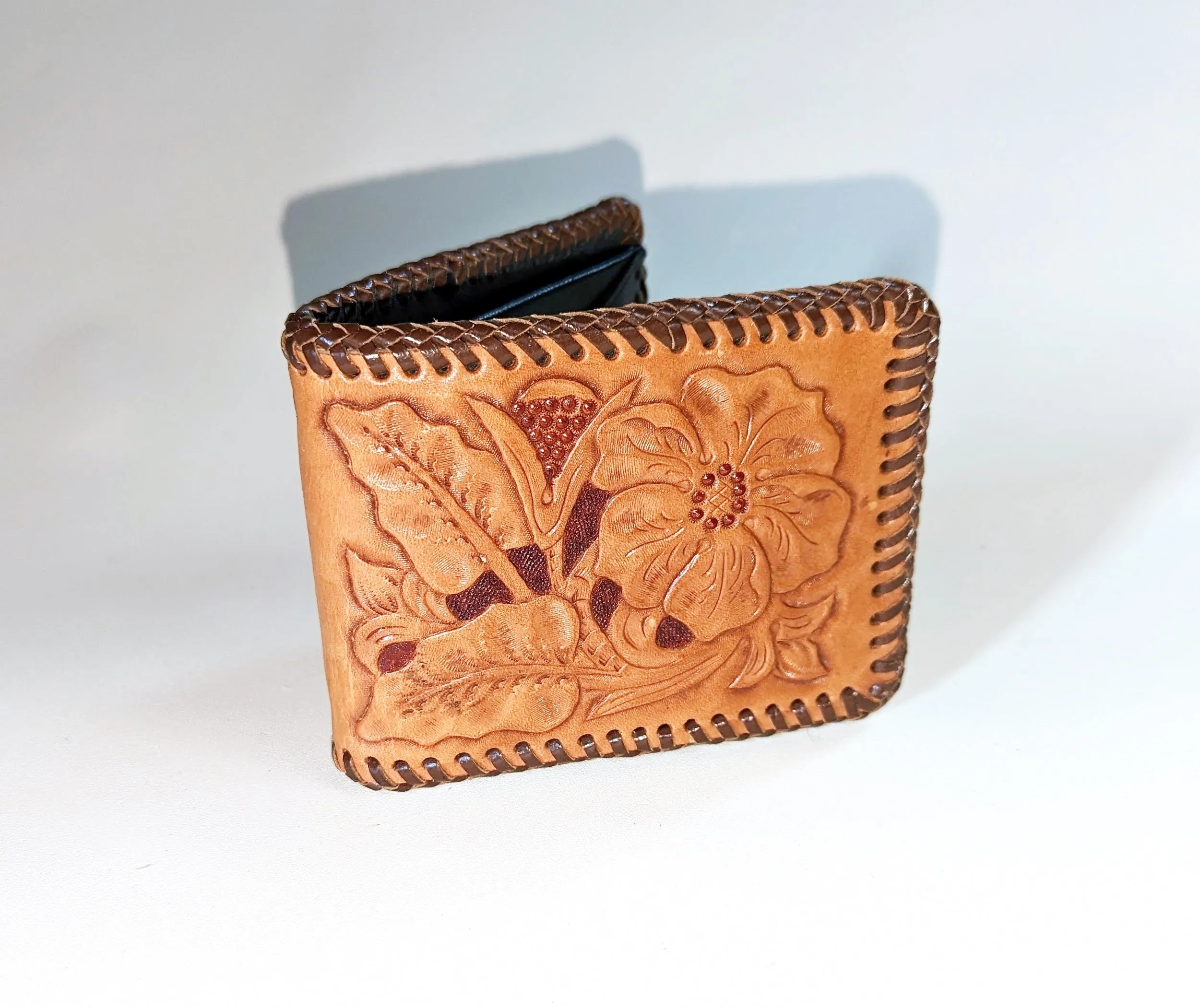 1970s-80s Men's Wallet Vintage Tooled Leather Wallet Hand Tooled Western Cowboy Style Wallet / Billfold with floral design