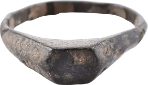 EUROPEAN NOBLE WOMAN’S RING C.1300, SIZE 3