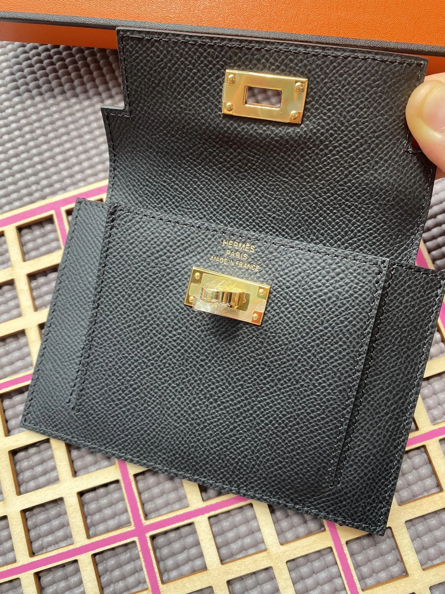HM Kelly Pocket 13.5 Black Epsom Ghw