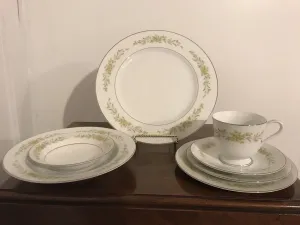 <€€ Vintage China ROYAL M NEWPORT Yakama Japan  464 Green Silver Set Retired