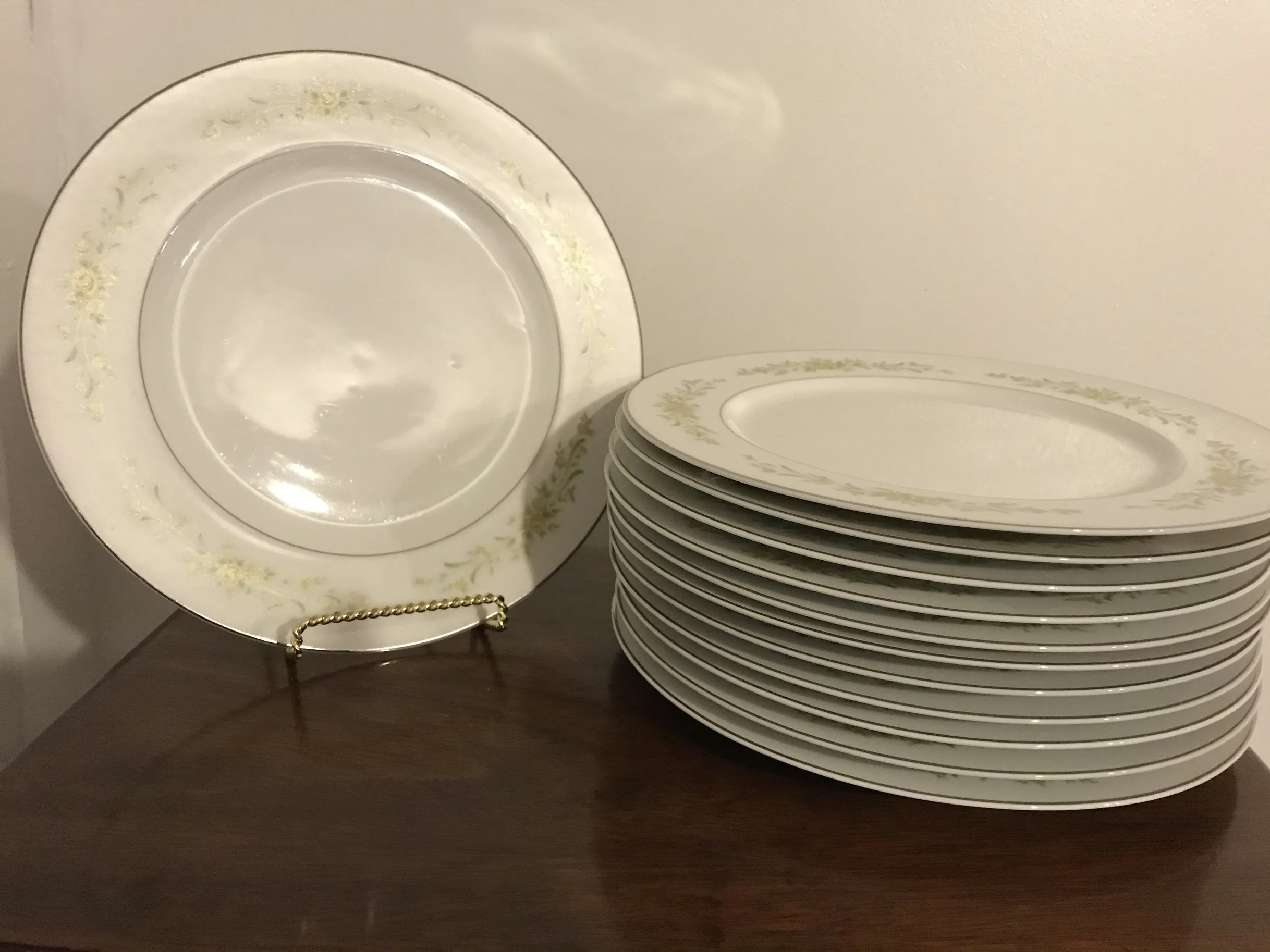 <€€ Vintage China ROYAL M NEWPORT Yakama Japan  464 Green Silver Set Retired