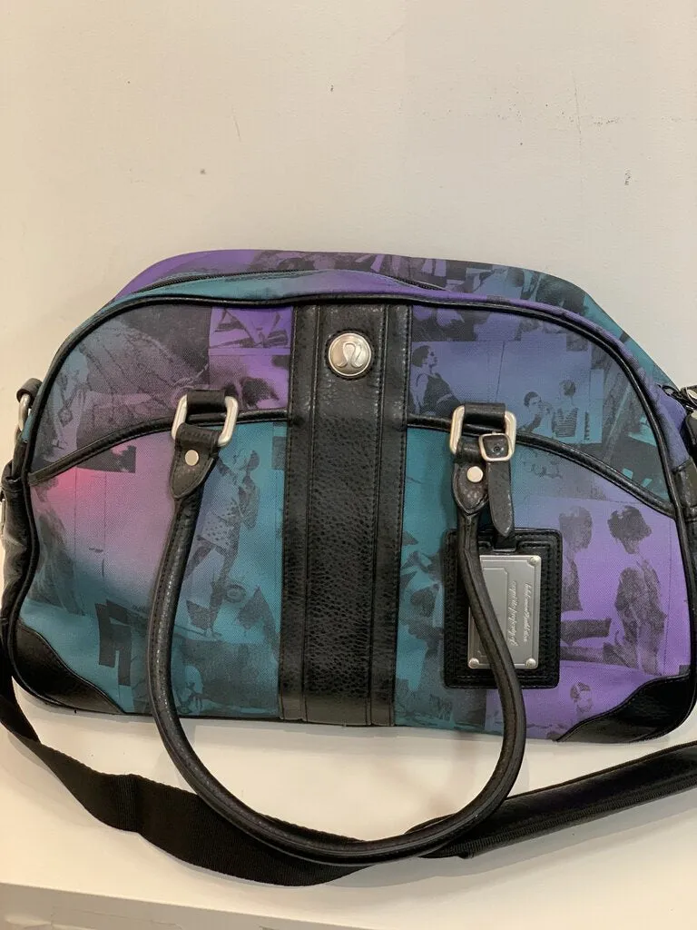 Lululemon print gym/travel bag