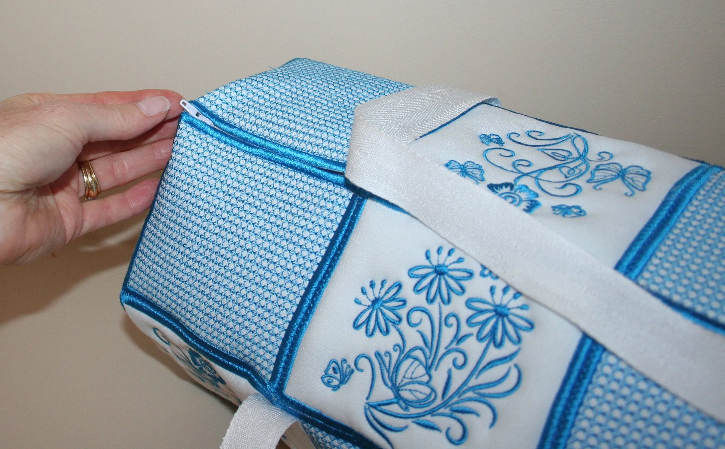 One Touch Kit Bag with Zipper Option