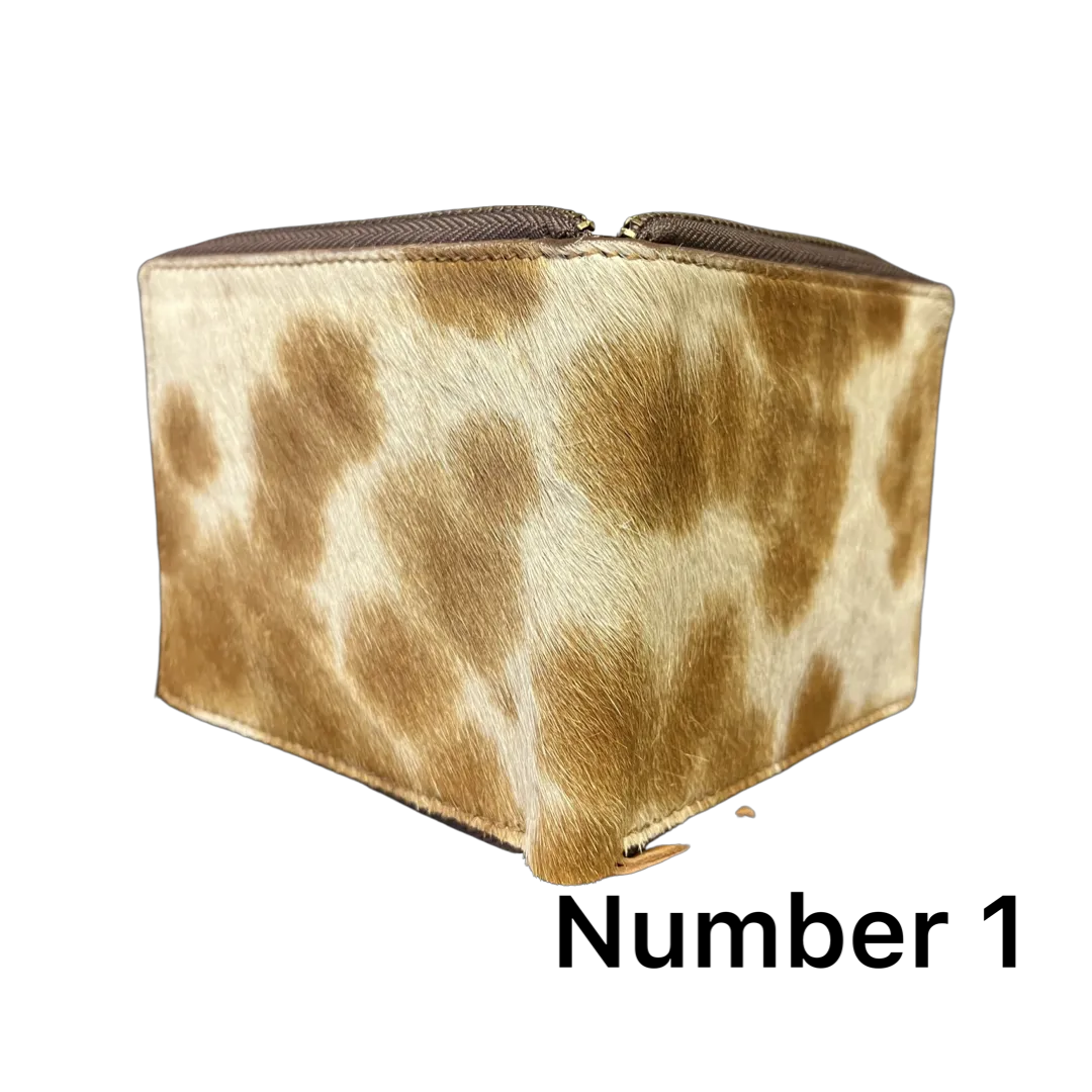 Small Cowhide Zippered Unisex Wallet