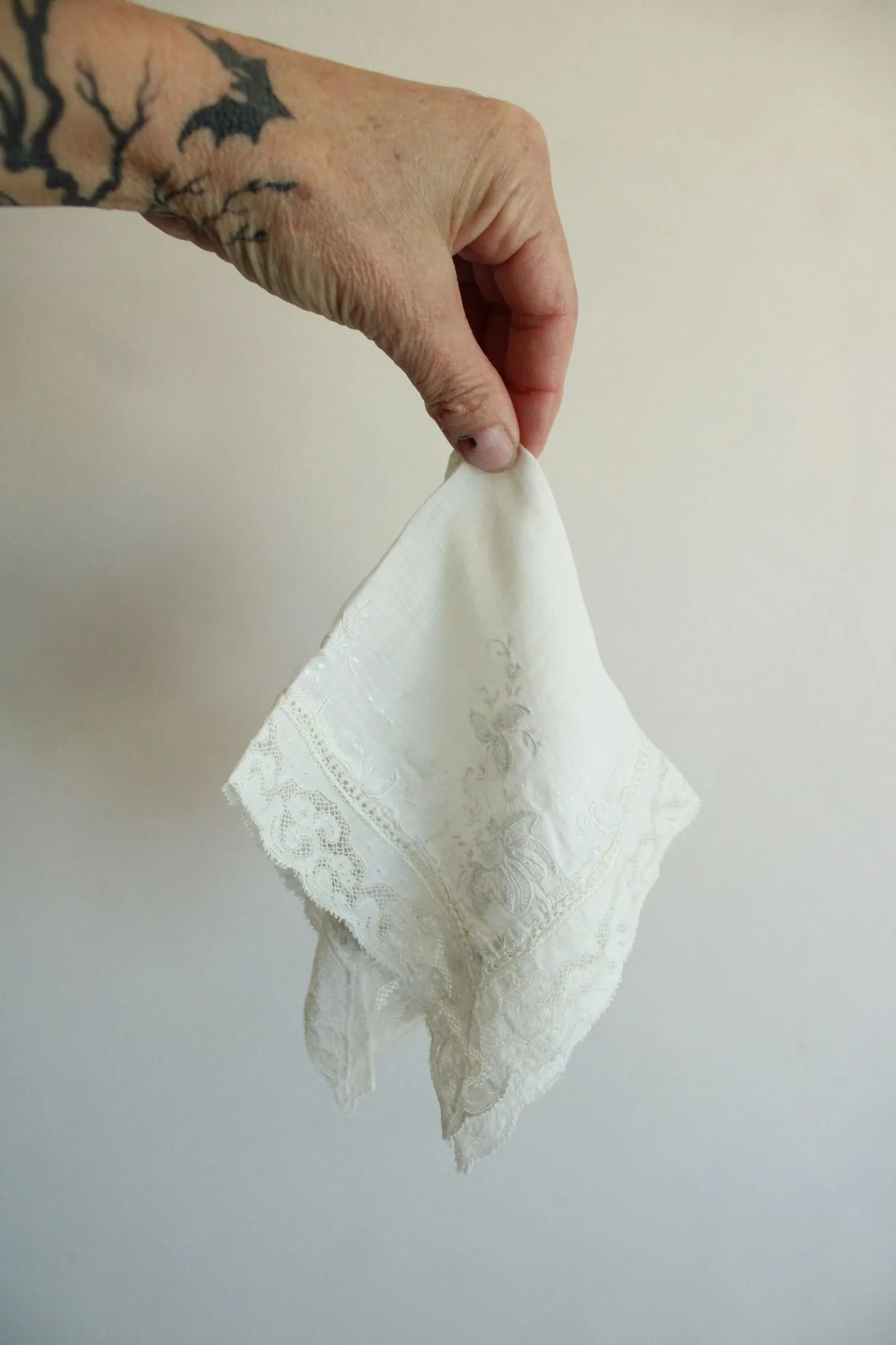 Vintage 1910s 1920s Handkerchief in Embroidered Linen