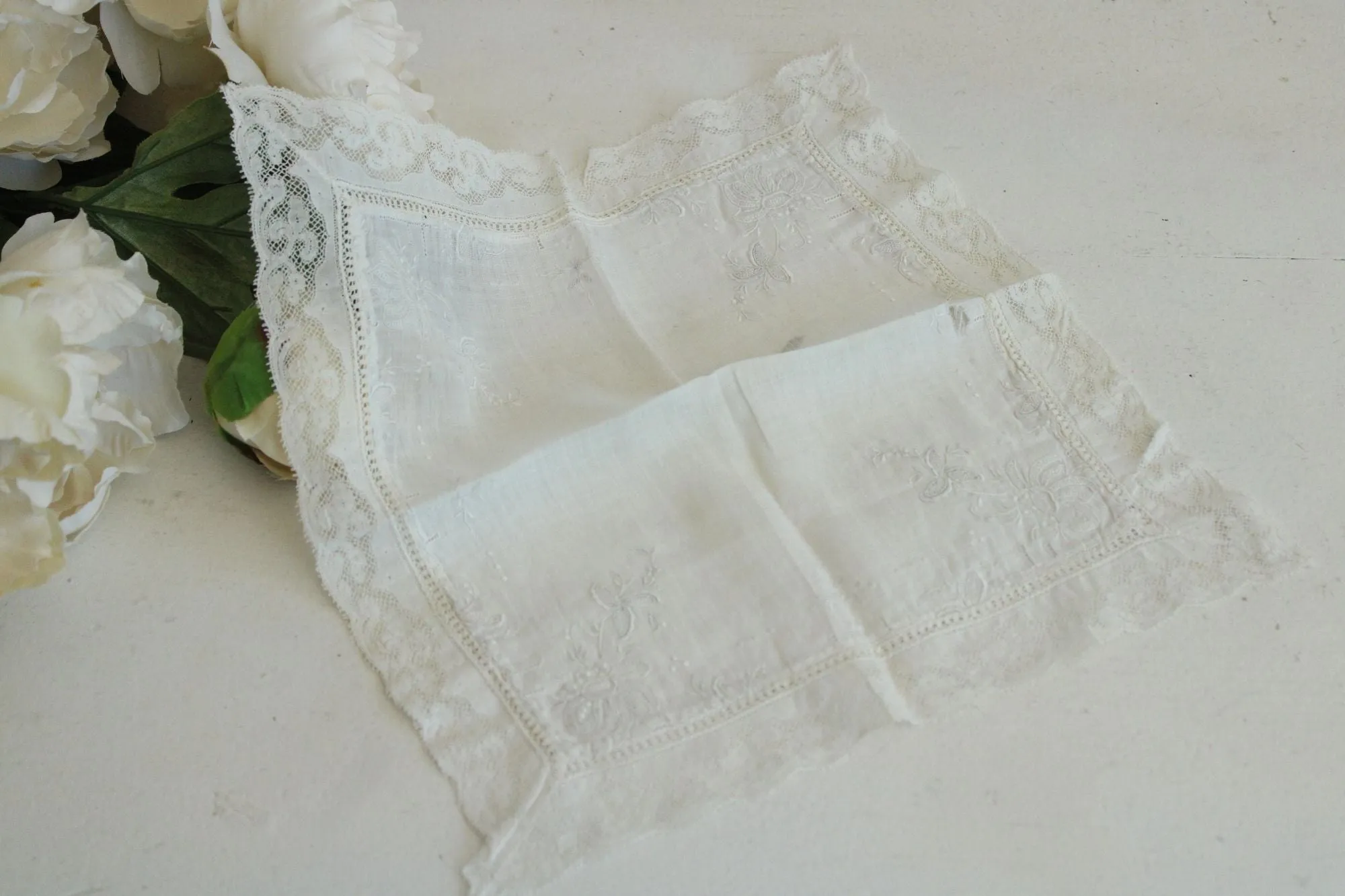 Vintage 1910s 1920s Handkerchief in Embroidered Linen