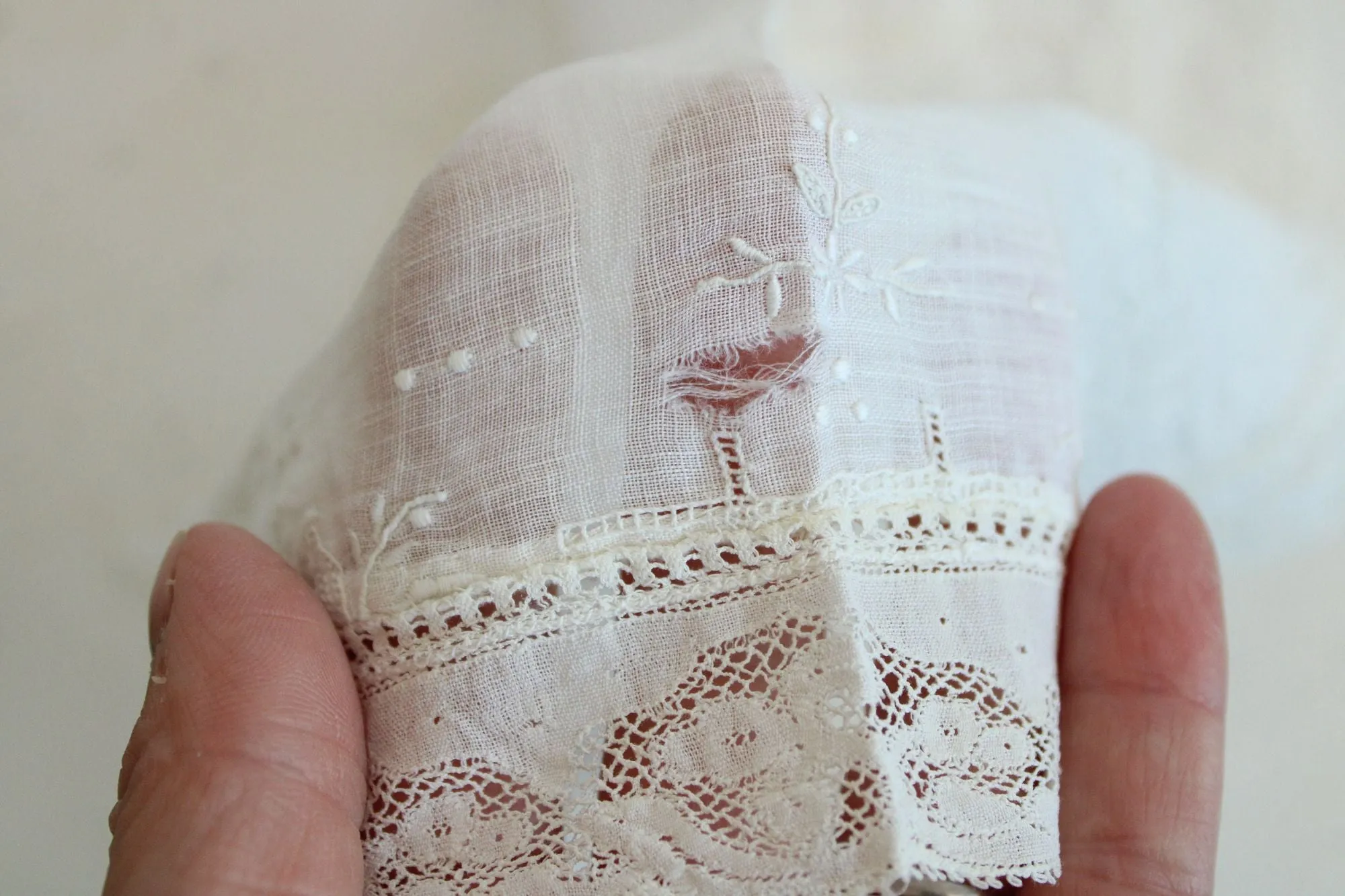 Vintage 1910s 1920s Handkerchief in Embroidered Linen