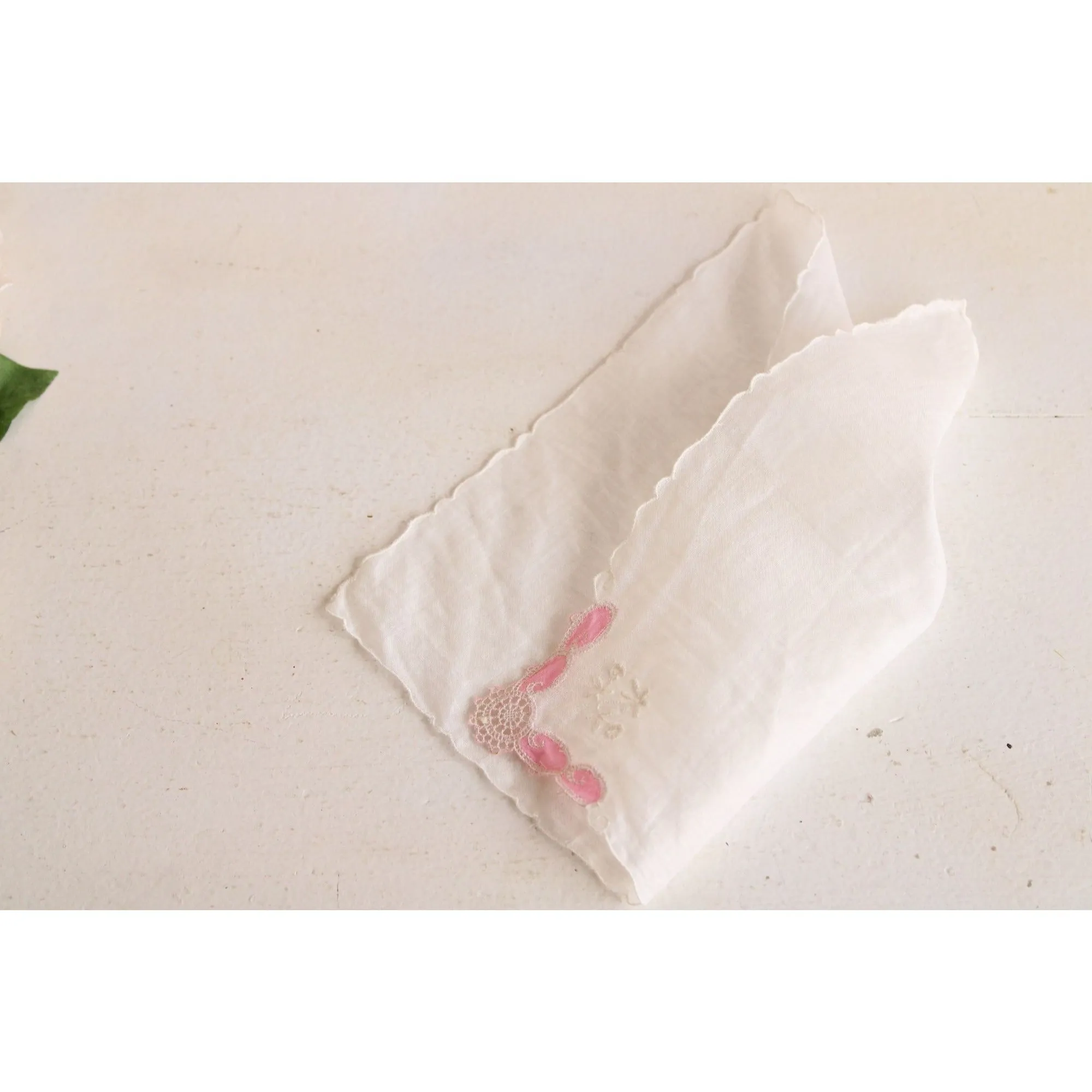 Vintage 1940s 1950s White Embroidered Linen Hanky With Pink Trim