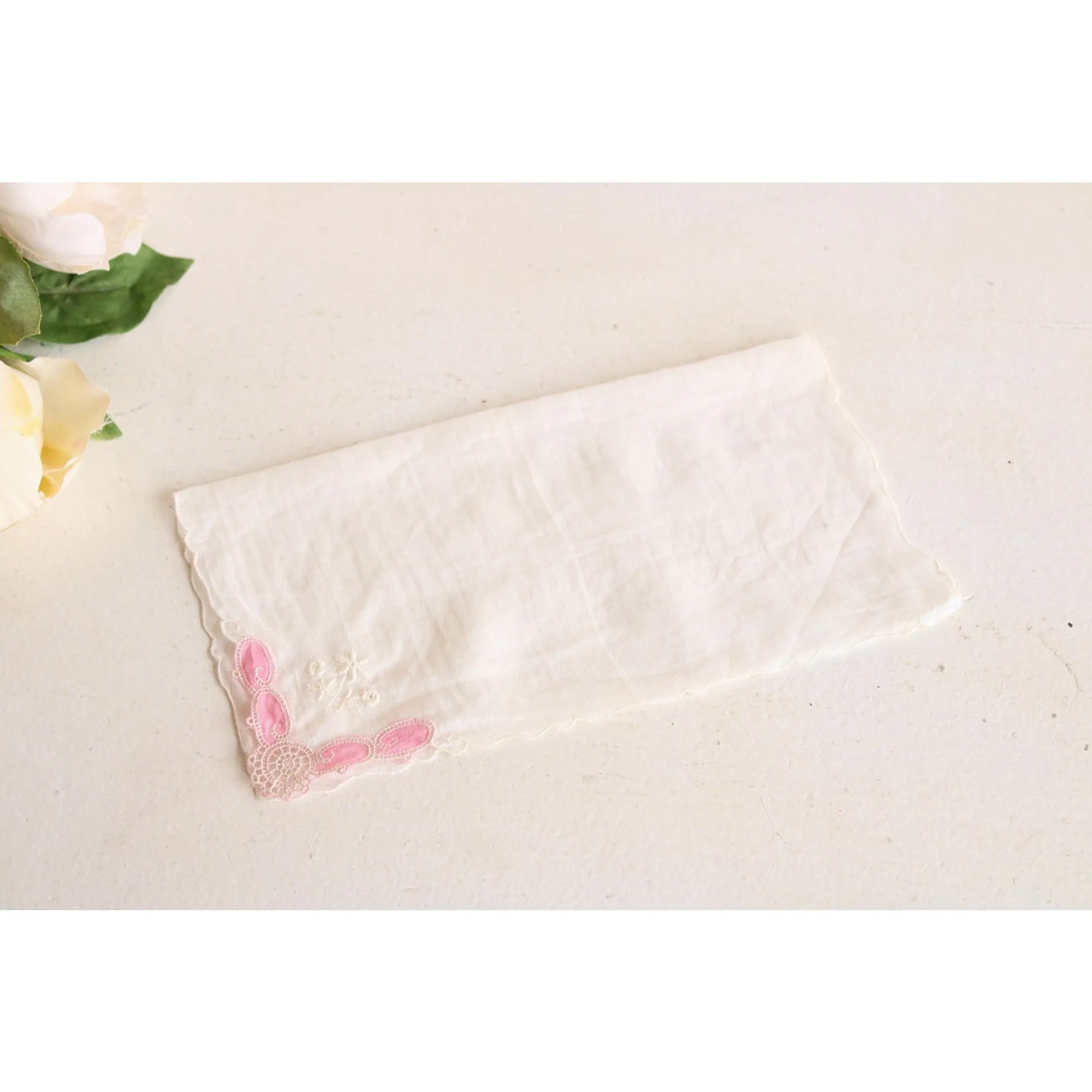 Vintage 1940s 1950s White Embroidered Linen Hanky With Pink Trim