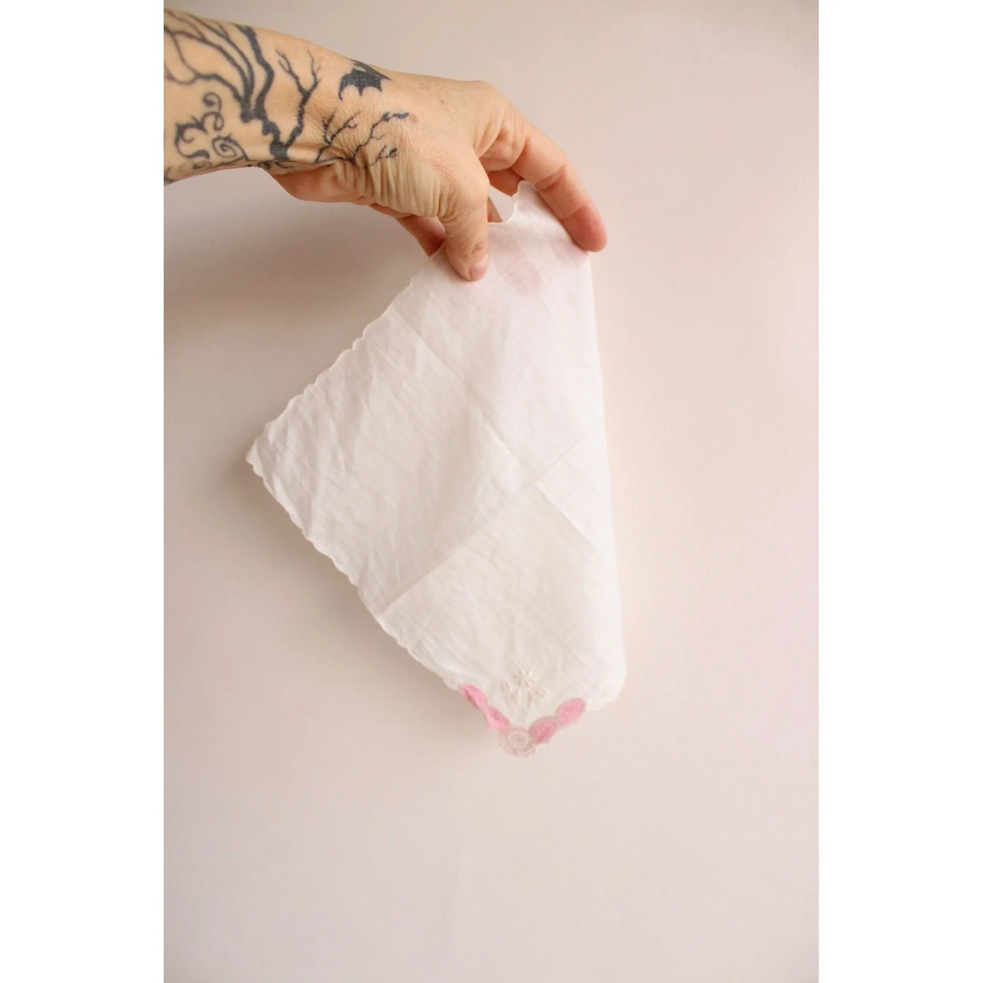 Vintage 1940s 1950s White Embroidered Linen Hanky With Pink Trim