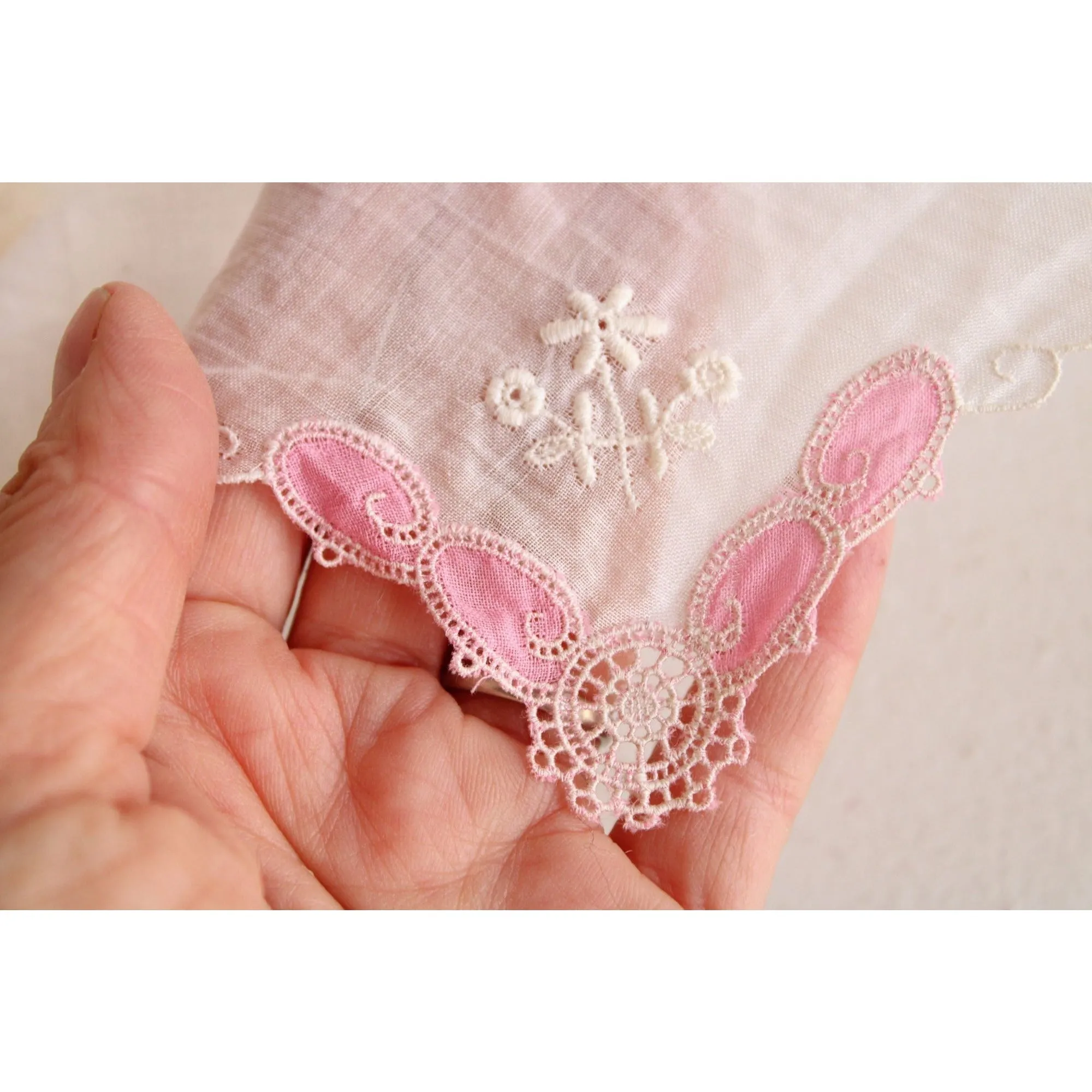 Vintage 1940s 1950s White Embroidered Linen Hanky With Pink Trim