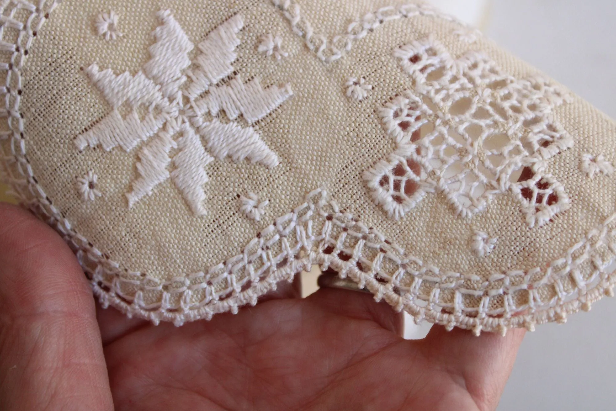 Vintage 1950s Ivory Linen Doily