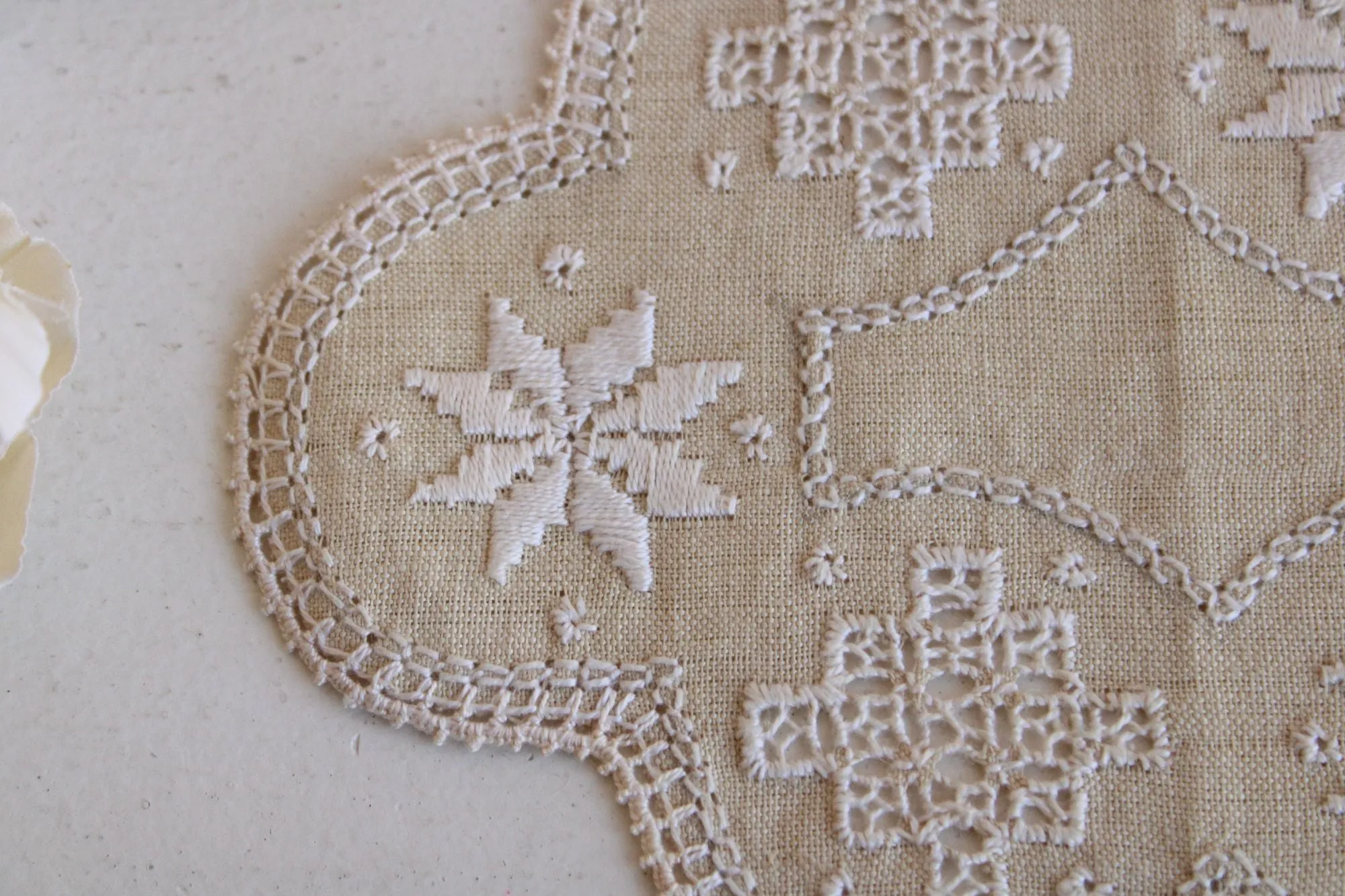Vintage 1950s Ivory Linen Doily