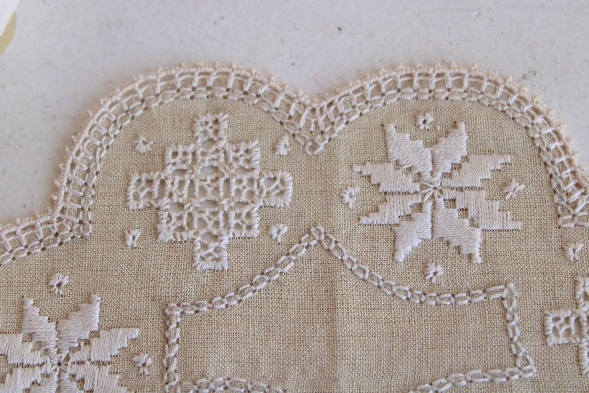 Vintage 1950s Ivory Linen Doily