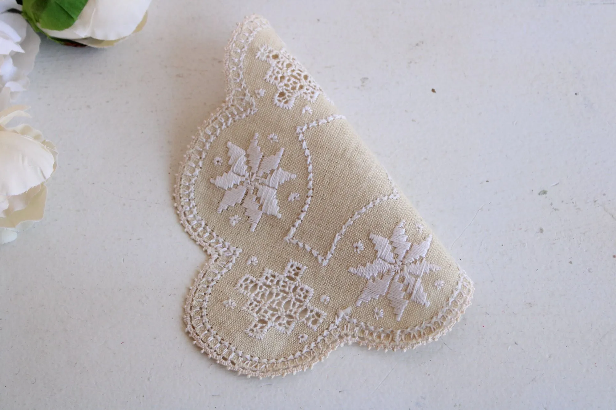 Vintage 1950s Ivory Linen Doily