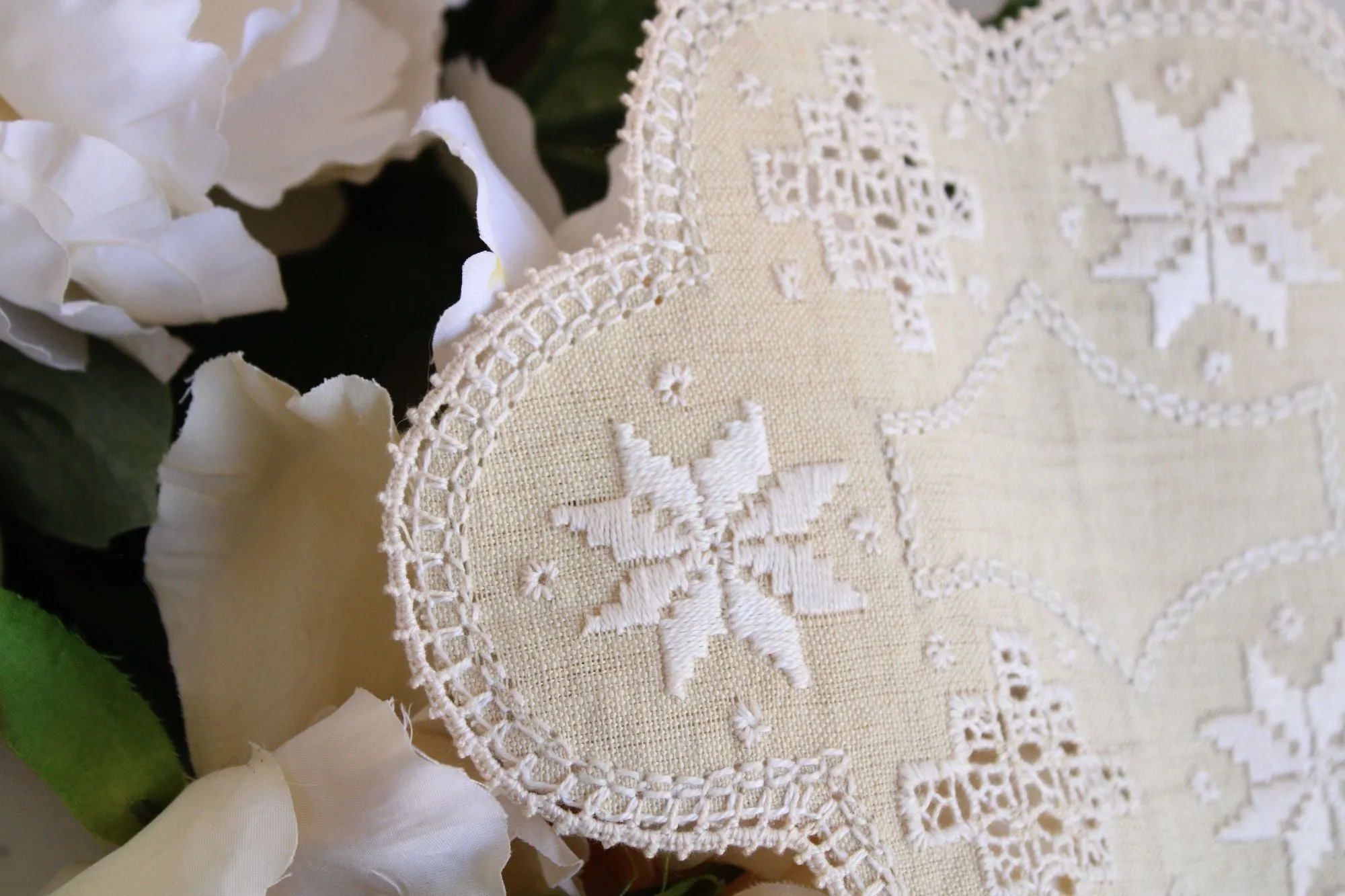 Vintage 1950s Ivory Linen Doily