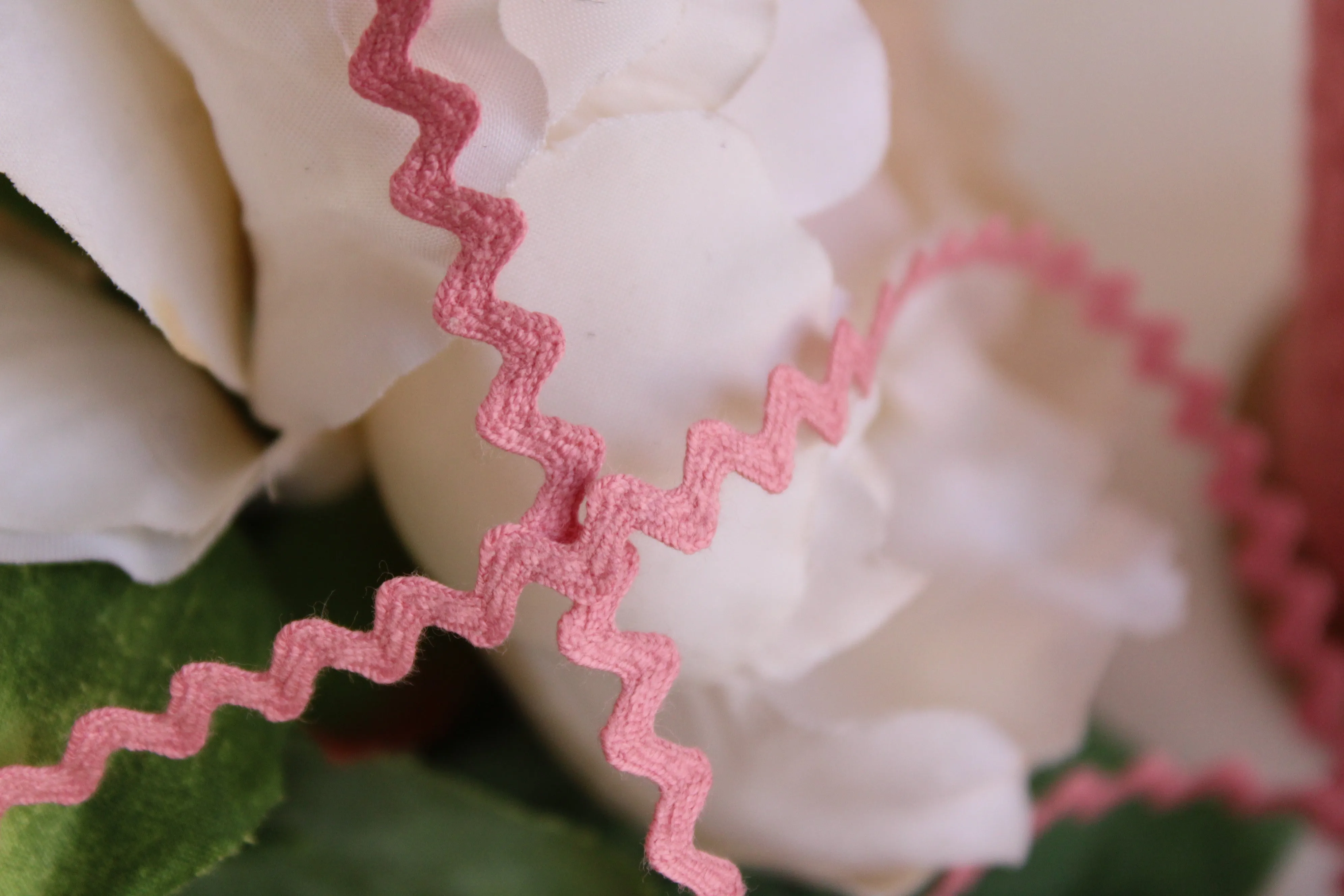 Vintage 1960s Pink Ric Rac Trim