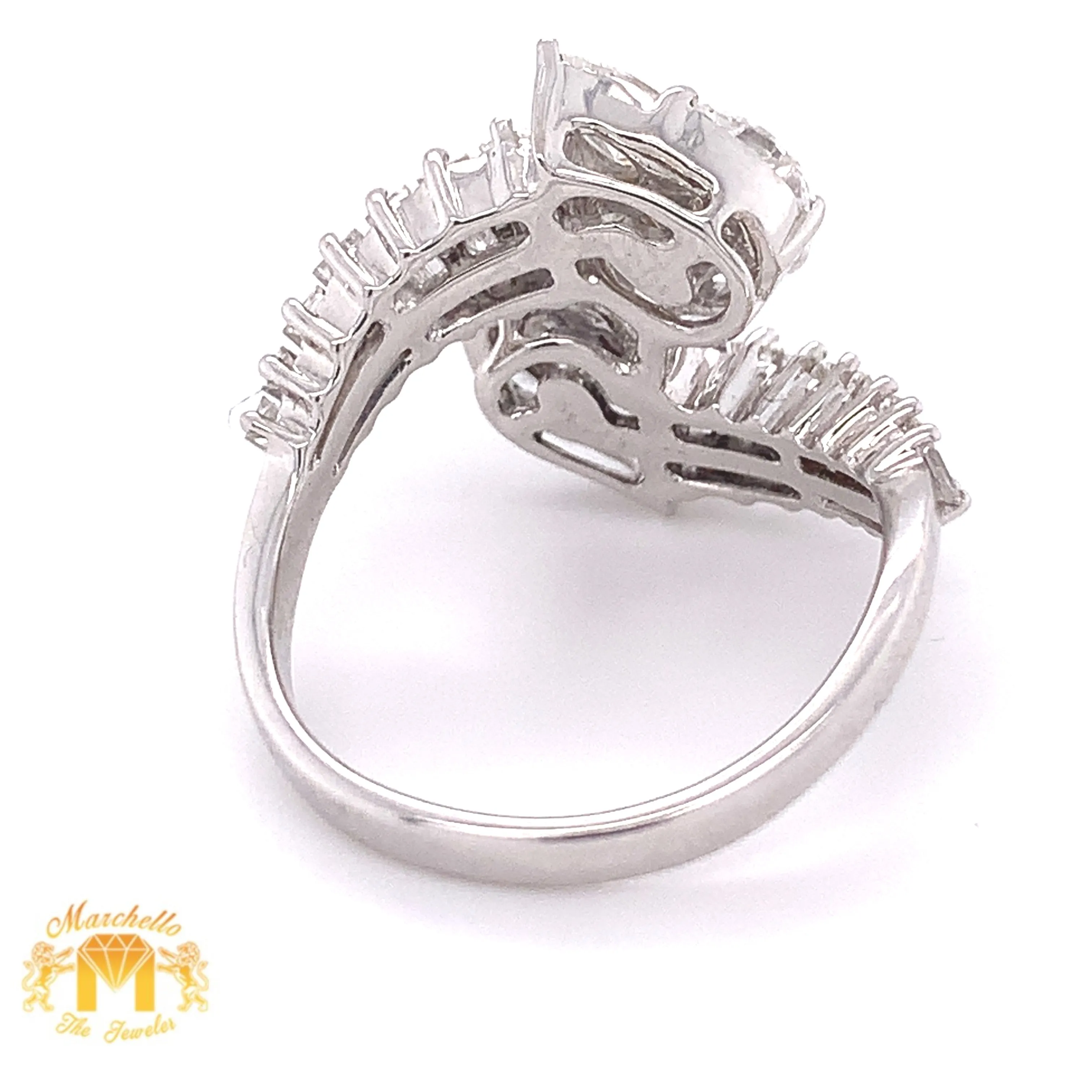 VVS/vs high clarity diamonds set in a 18k White Gold Pear-shaped Twin Ring (jumbo VVS baguettes)