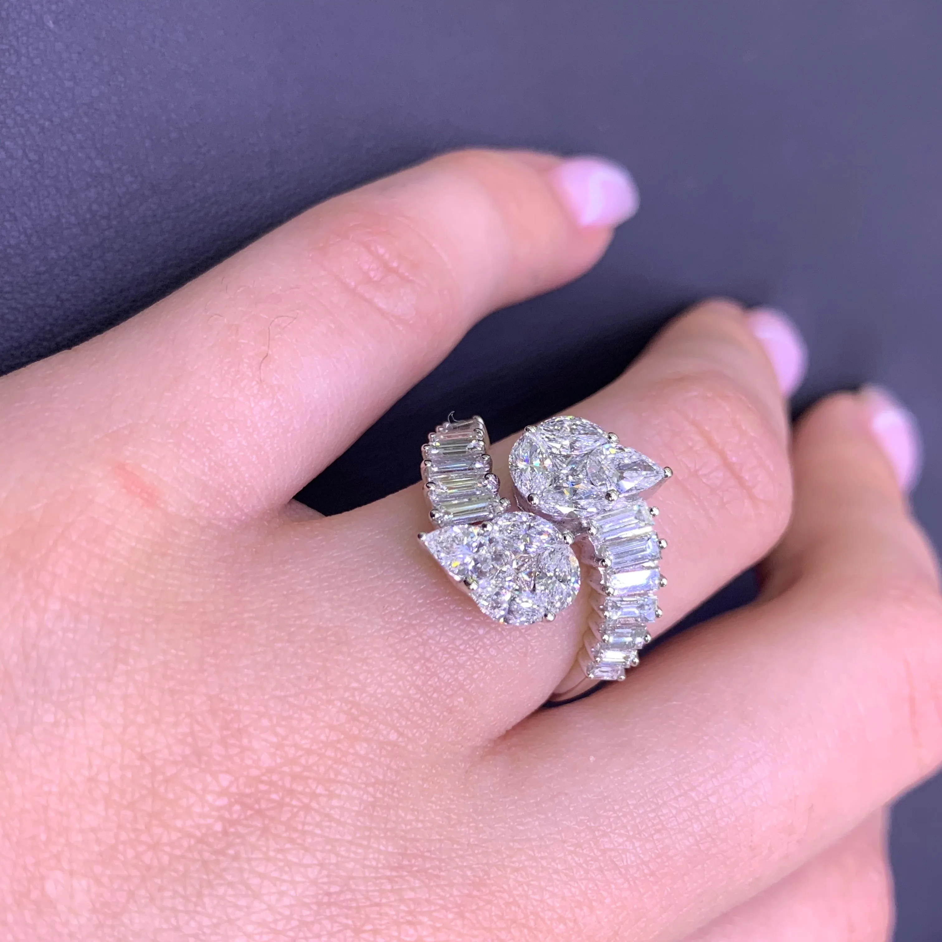 VVS/vs high clarity diamonds set in a 18k White Gold Pear-shaped Twin Ring (jumbo VVS baguettes)